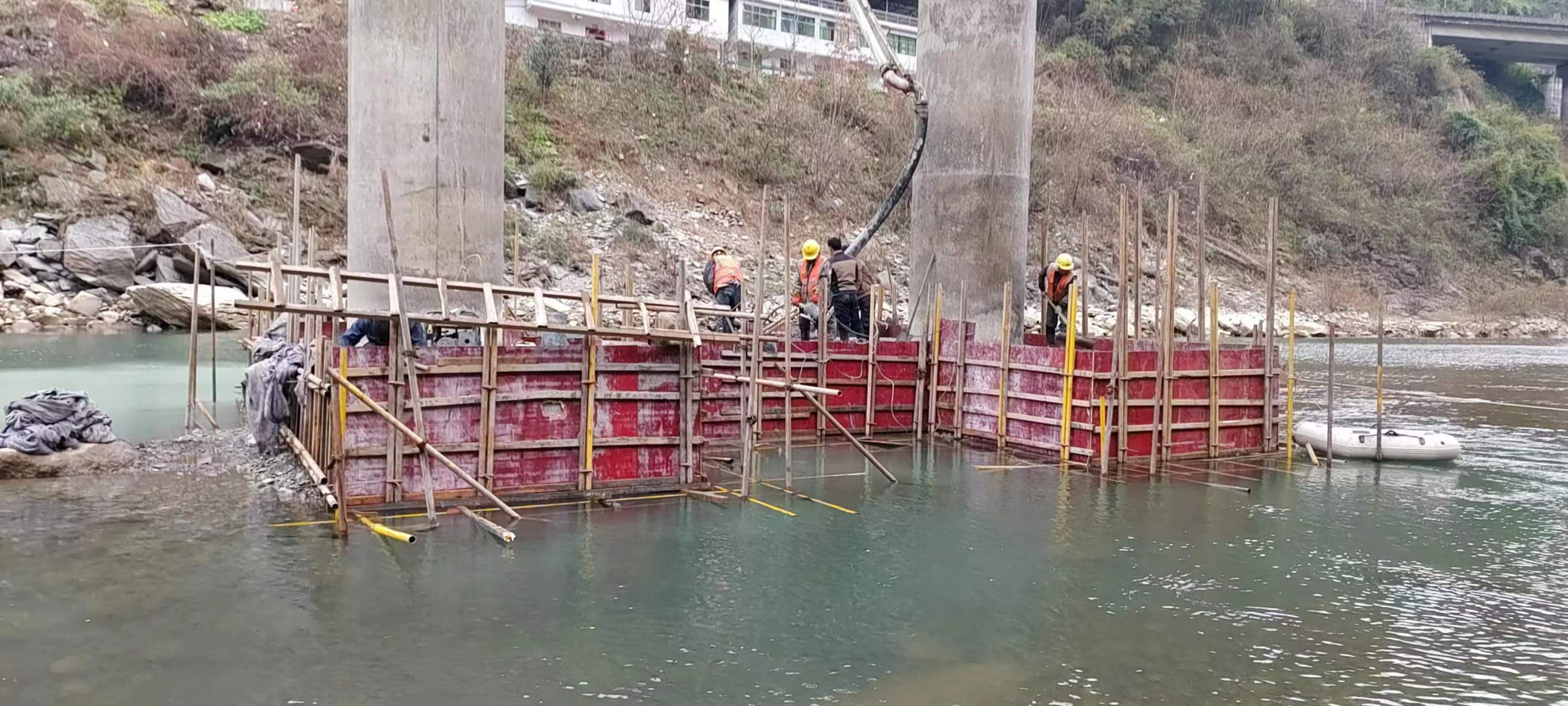 海南藏族水利工程施工中堤坝渗漏原因以及防渗加固技术